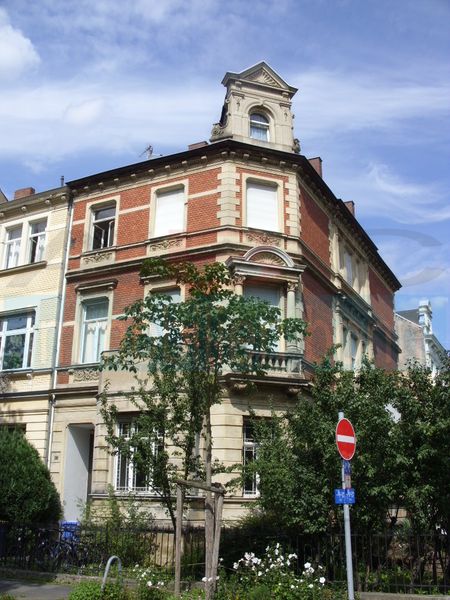 Helles möbliertes Zimmer für Studierende in der Bonner Südstadt.